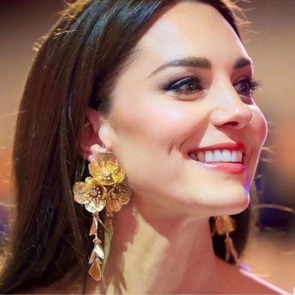 Zara Kate Middleton cascading floral earrings - Picture 2 of 7